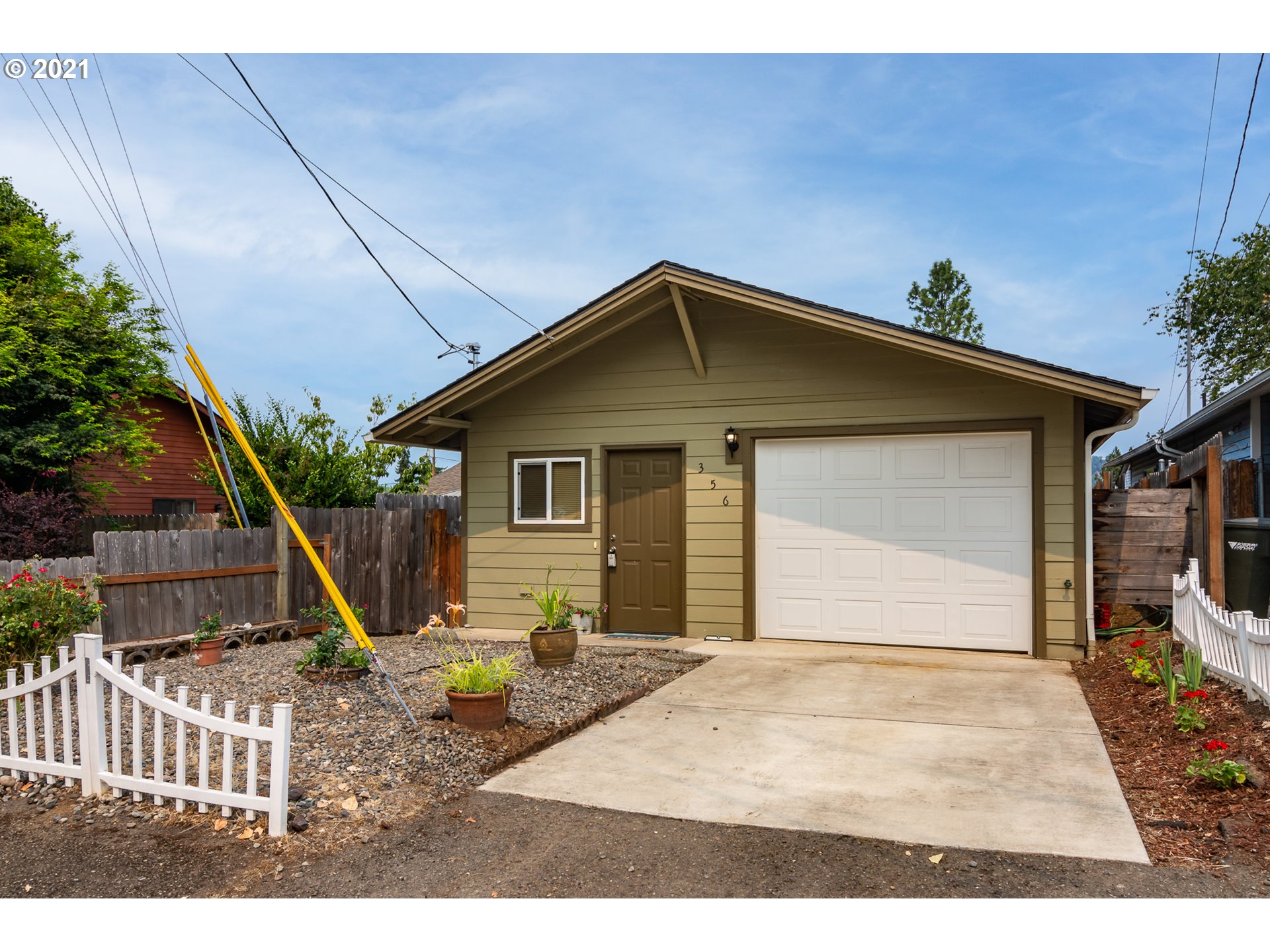 356 Page Road Winchester, OR 97495 - Photo 1 of 31 Gallery Image 1