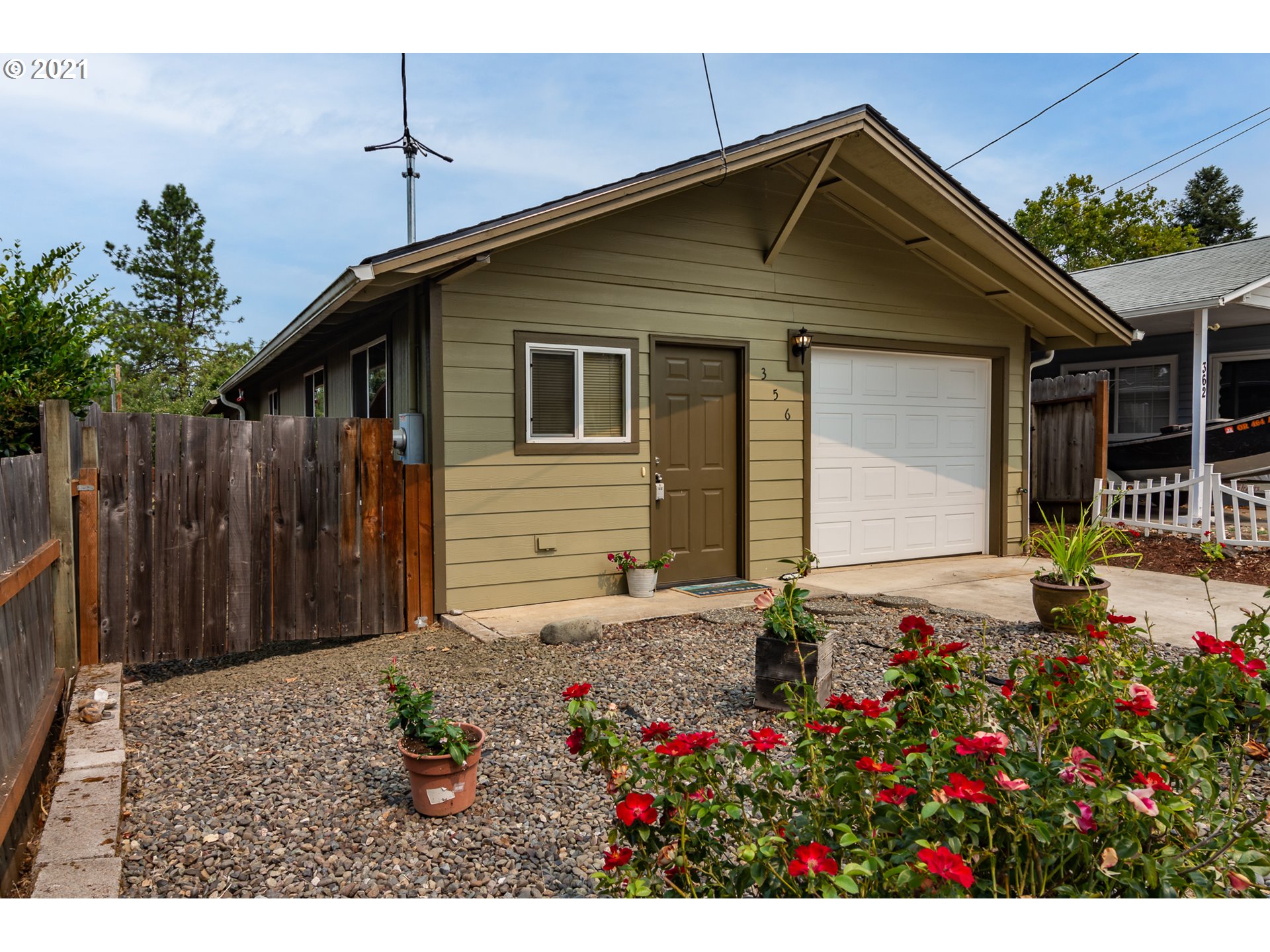 356 Page Road Winchester, OR 97495 - Photo 3 of 31 Gallery Image 3