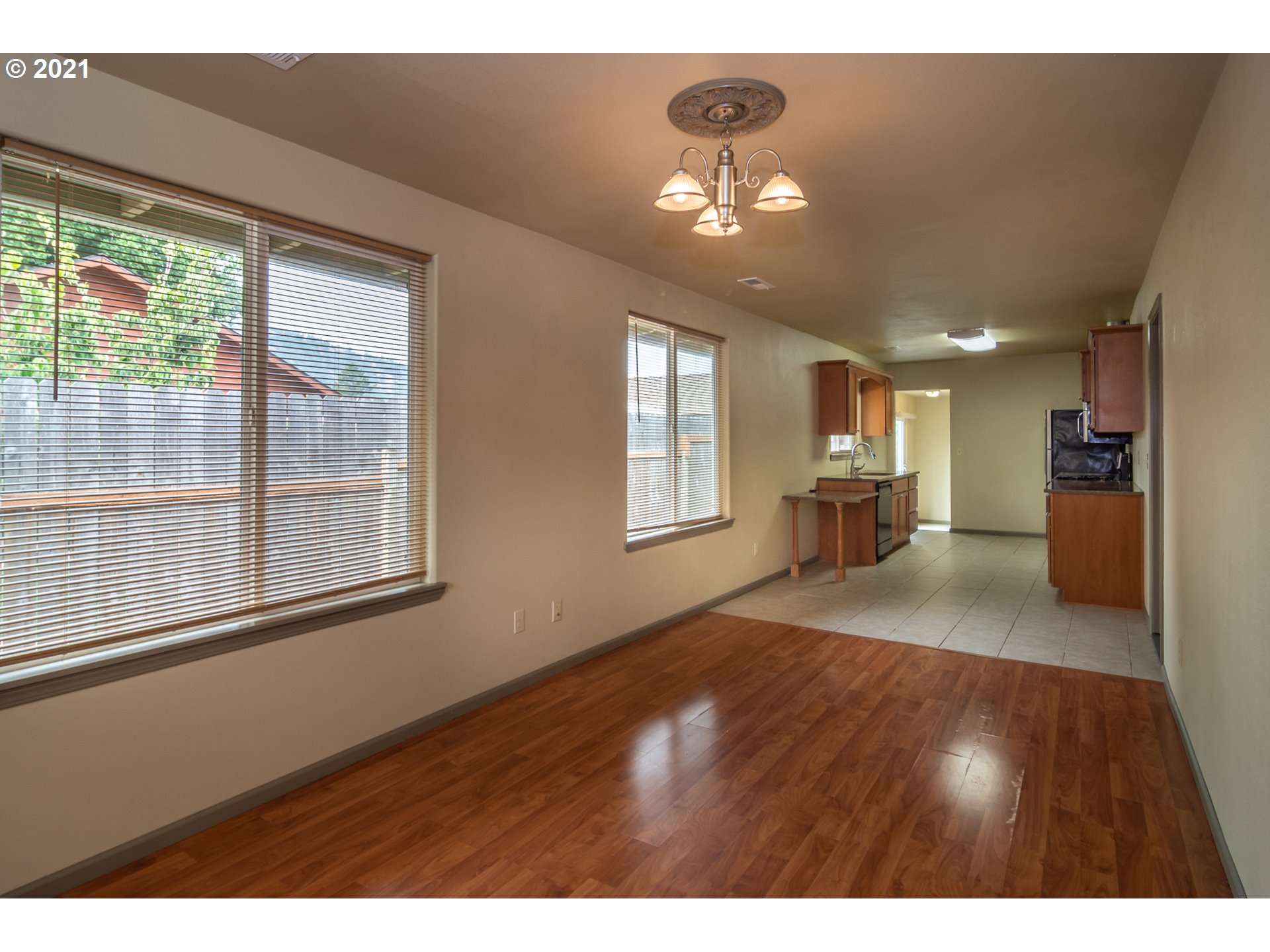 356 Page Road Winchester, OR 97495 - Photo 5 of 31 Gallery Image 5