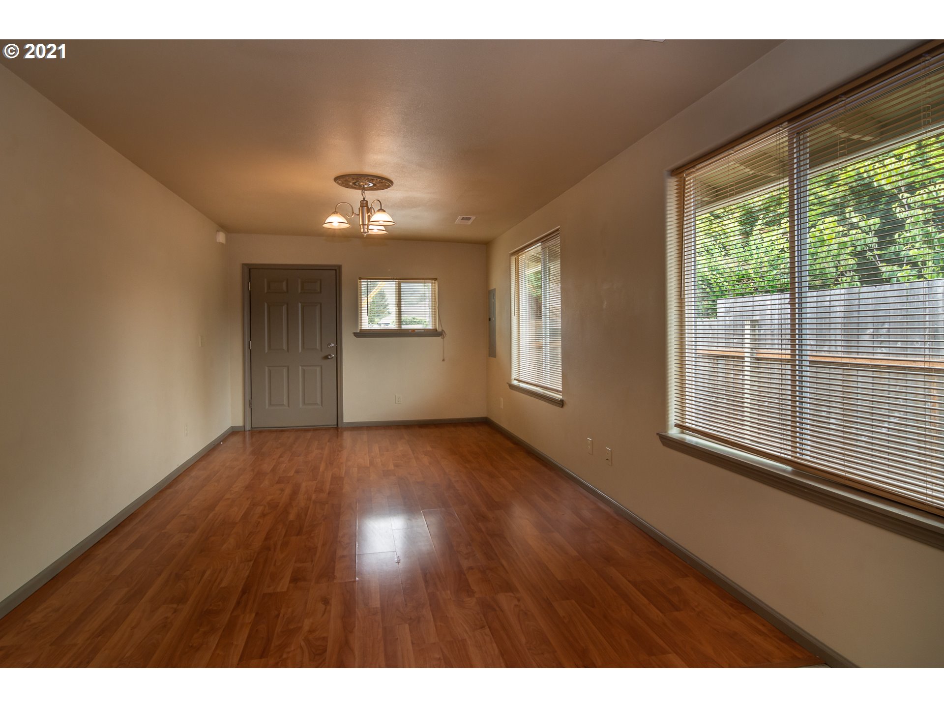 356 Page Road Winchester, OR 97495 - Photo 6 of 31 Gallery Image 6