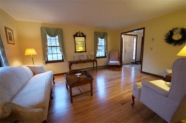 4 Wadsworth Road Shrewsbury, MA 01545 - Photo 4 of 13 Gallery Image 4