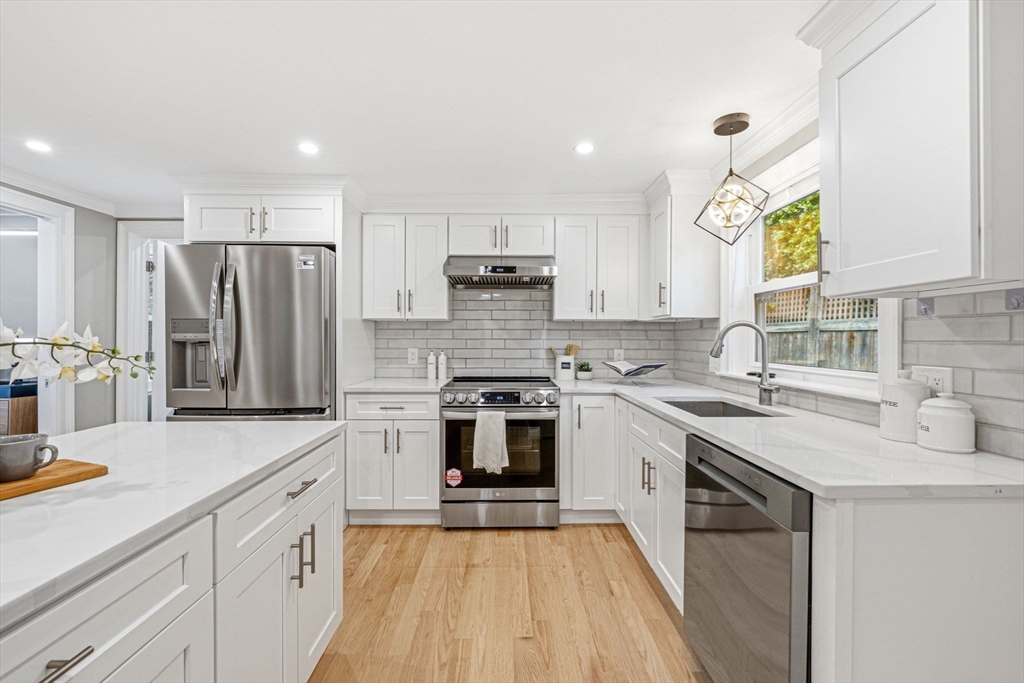 63 Russell Road Wellesley, MA 02482 - Photo 11 of 42