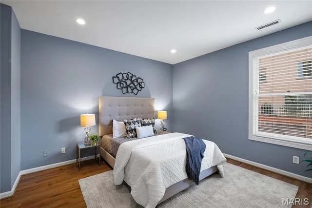 $425,000 | 750 South Hanley Road, Unit 180, St. Louis, MO 63105