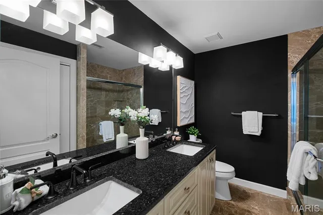 $425,000 | 750 South Hanley Road, Unit 180, St. Louis, MO 63105