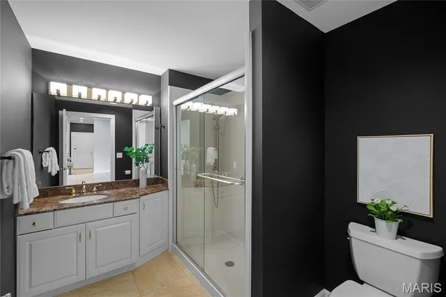 $425,000 | 750 South Hanley Road, Unit 180, St. Louis, MO 63105