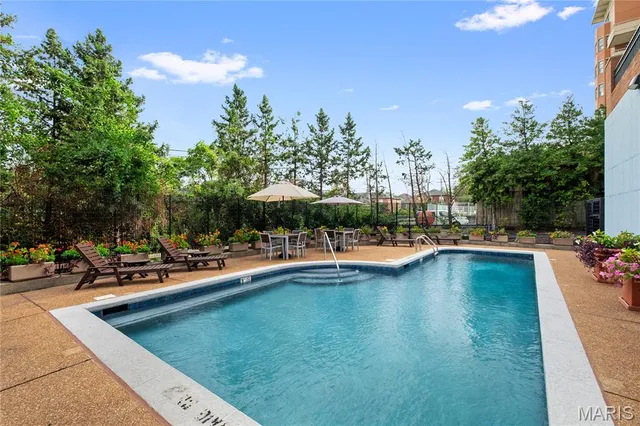 $419,900 | 750 South Hanley Road, Unit 180, St. Louis, MO 63105