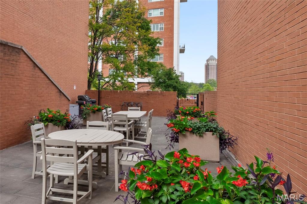 750 South Hanley Road, Unit 180 St. Louis, MO 63105 - Photo 18 of 30