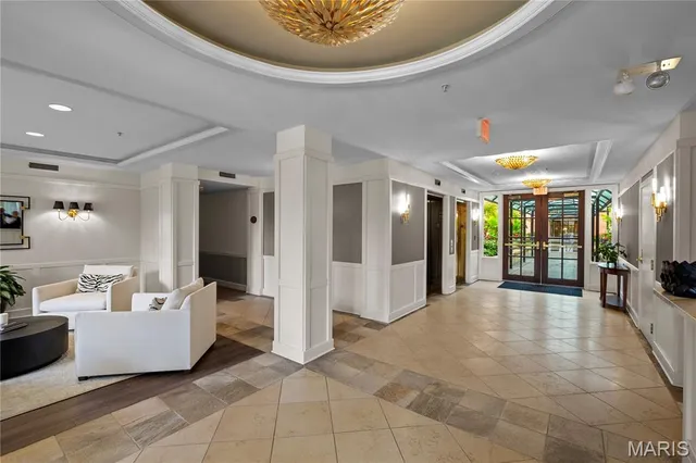 $425,000 | 750 South Hanley Road, Unit 180, St. Louis, MO 63105