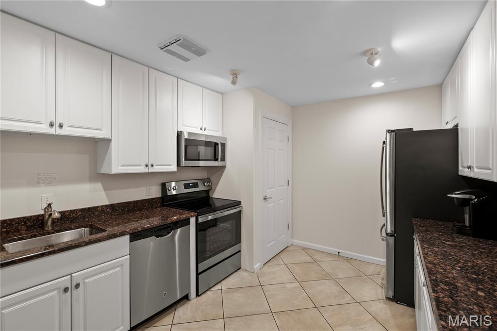 750 South Hanley Road, Unit 180 St. Louis, MO 63105 - Photo 21 of 30