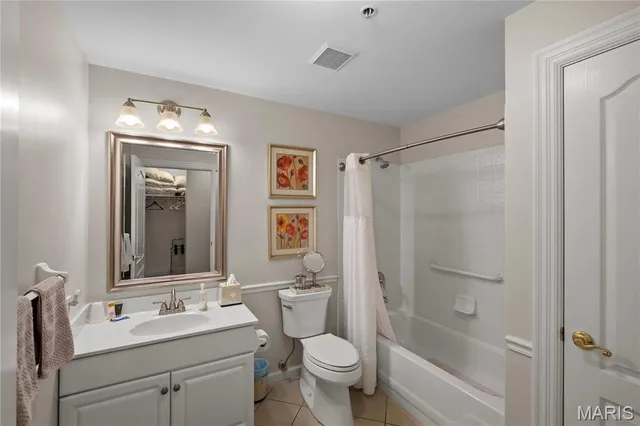 $425,000 | 750 South Hanley Road, Unit 180, St. Louis, MO 63105