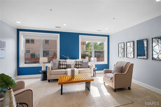 $425,000 | 750 South Hanley Road, Unit 180, St. Louis, MO 63105