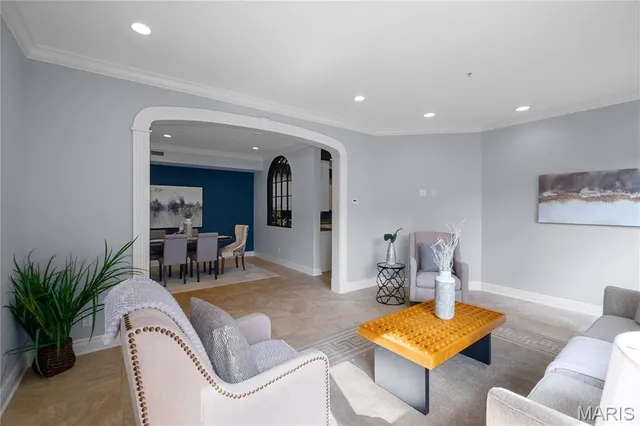 $425,000 | 750 South Hanley Road, Unit 180, St. Louis, MO 63105