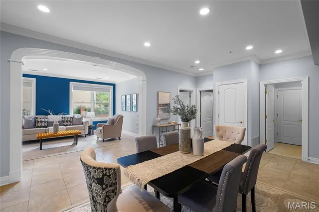 $425,000 | 750 South Hanley Road, Unit 180, St. Louis, MO 63105