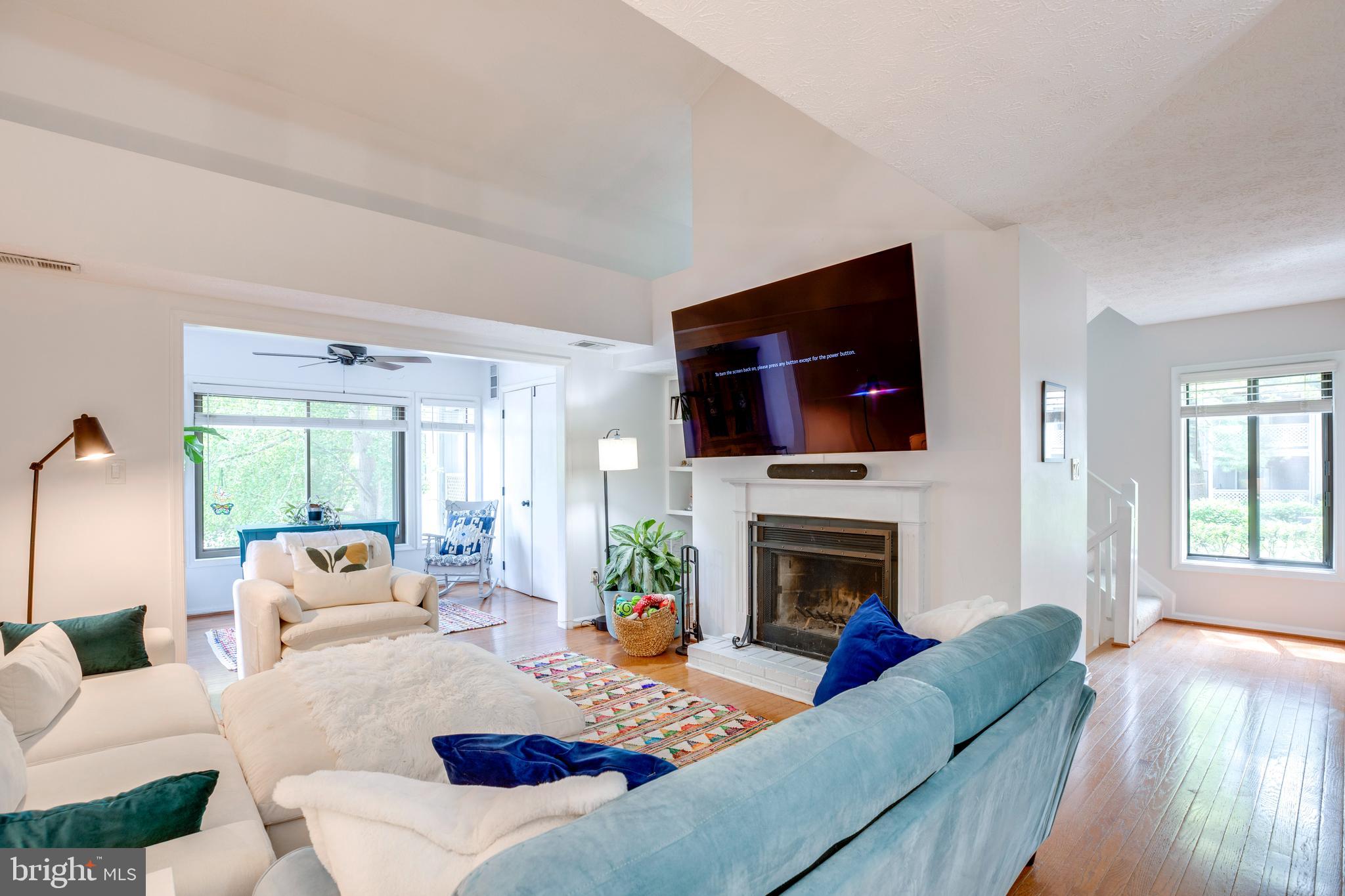 2293 Hunter's Run Drive Reston, VA 20191 - Photo 4 of 34 Gallery Image 4