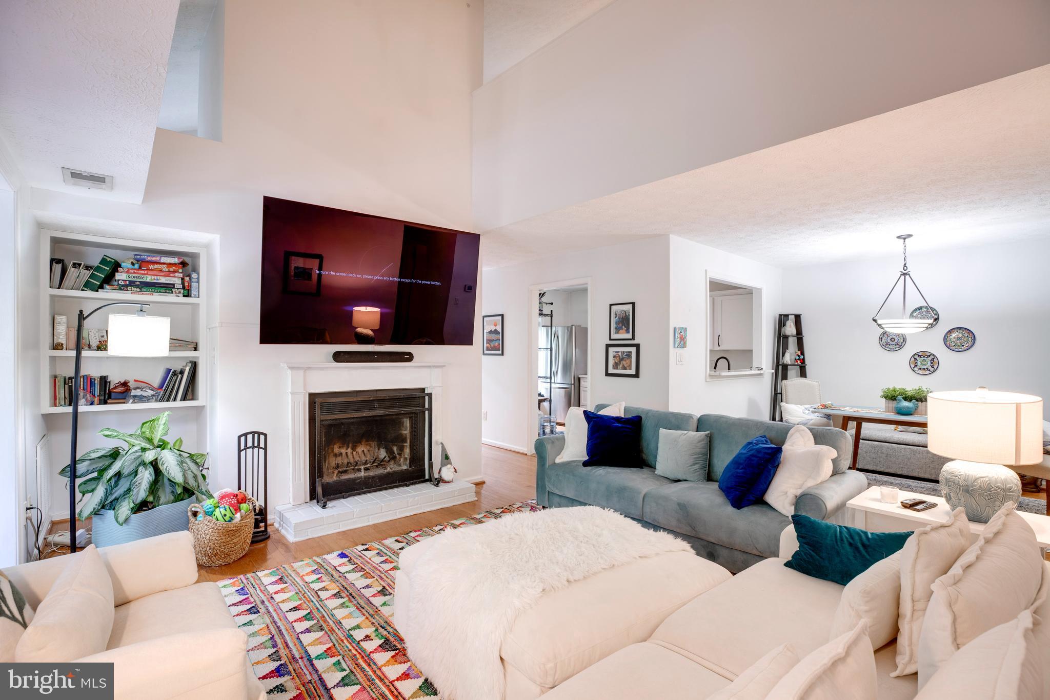 2293 Hunter's Run Drive Reston, VA 20191 - Photo 5 of 34 Gallery Image 5