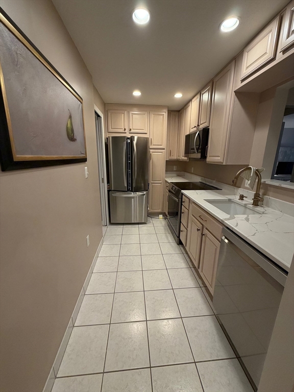 269 Cambridge Road, Unit 204 Woburn, MA 01801 - Photo 3 of 32 Gallery Image 3