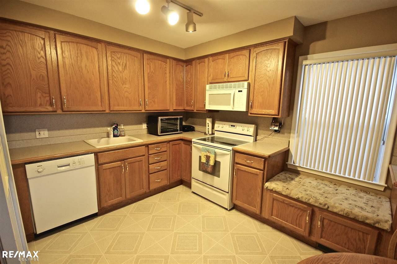 17952 Rainbow Road Fraser, MI 48026 - Photo 2 of 37 31305940-1.JPG