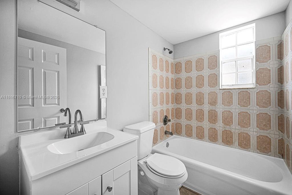 14180 Northwest 22nd Avenue, Unit 4 Opa-Locka, FL 33054 - Photo 18 of 41