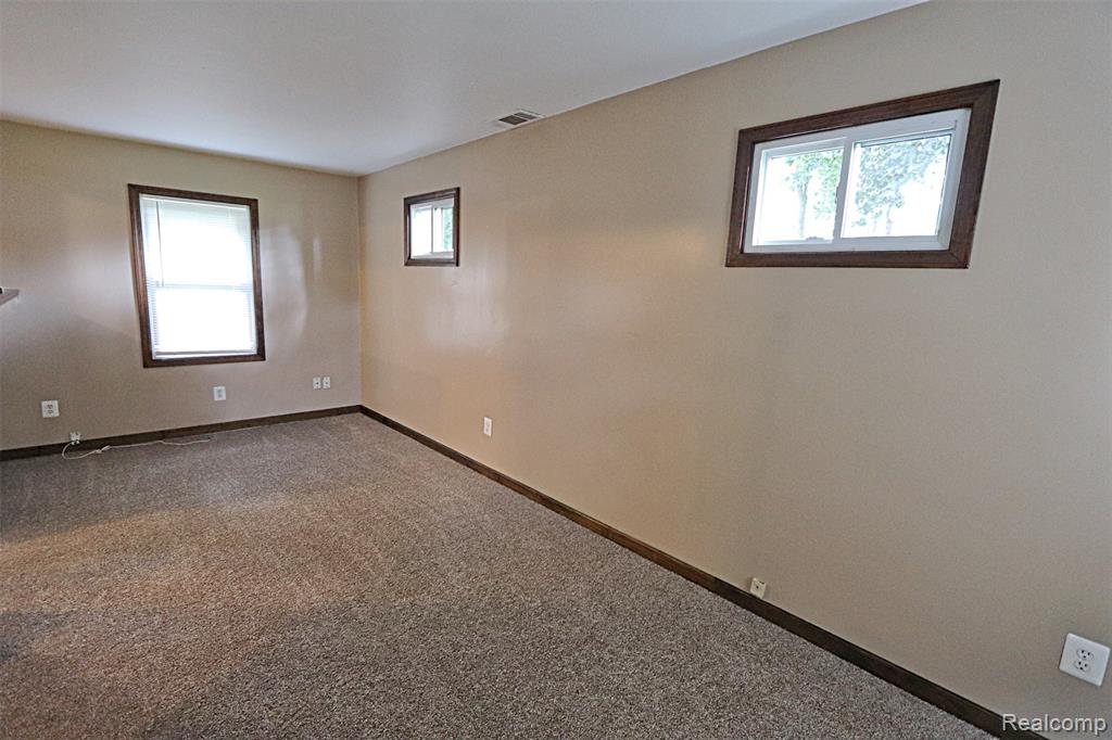 19554 Farmington Road Livonia, MI 48152 - Photo 33 of 40