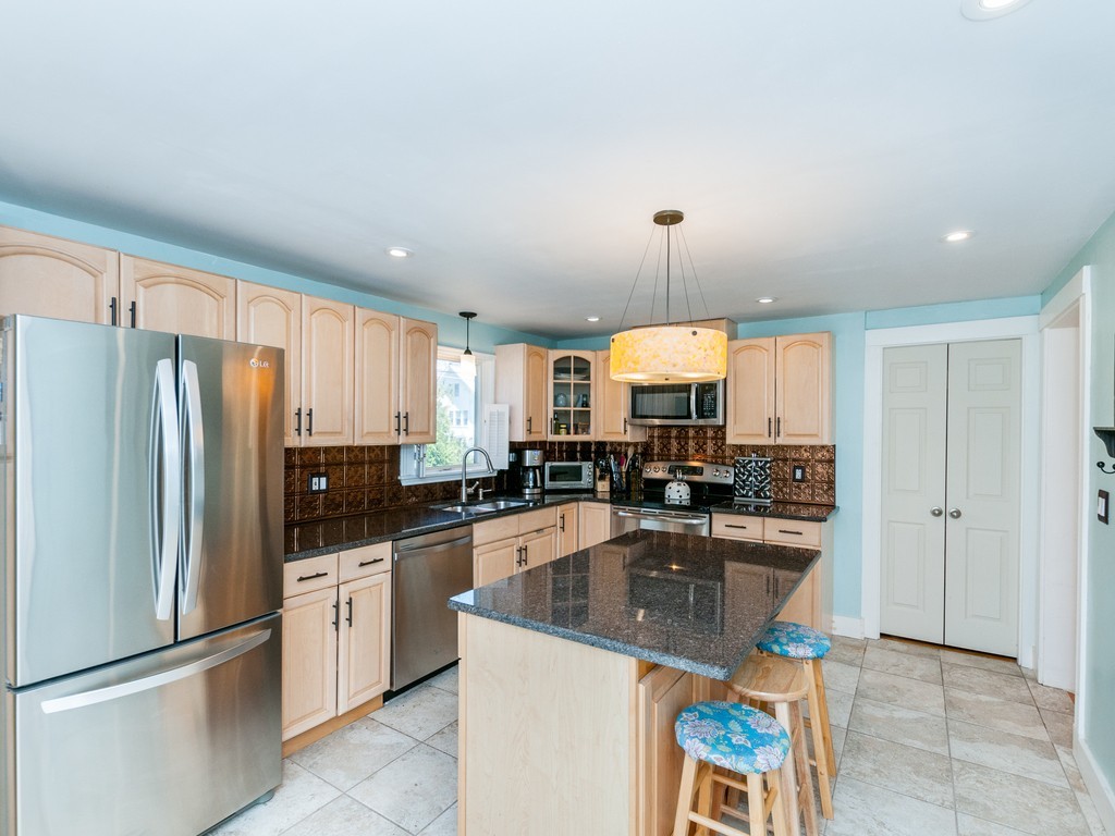 38 Brookfield Road Waltham, MA 02452 - Photo 14 of 25 Gallery Image 14