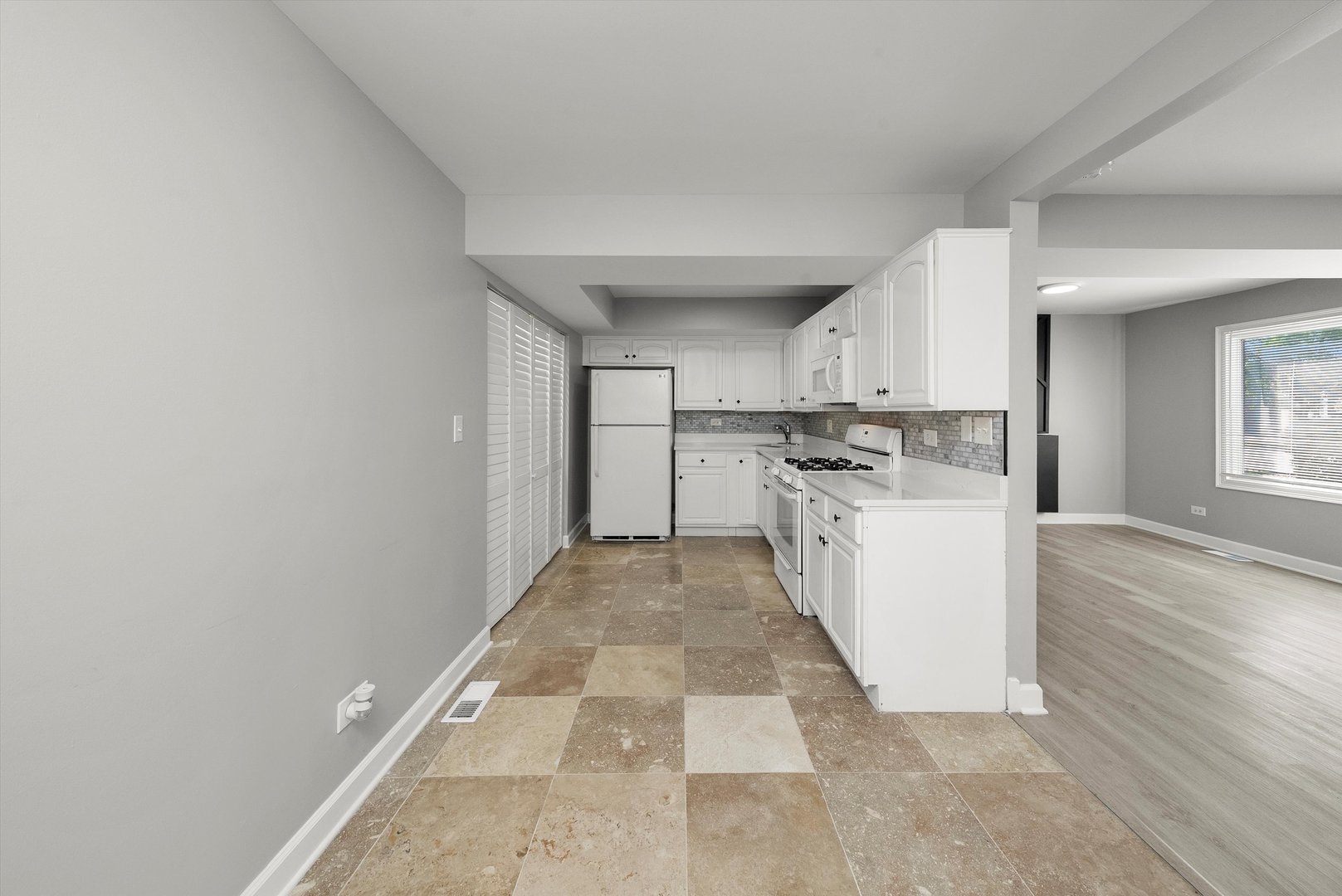 6040 West 79th Street Burbank, IL 60459 - Photo 13 of 34
