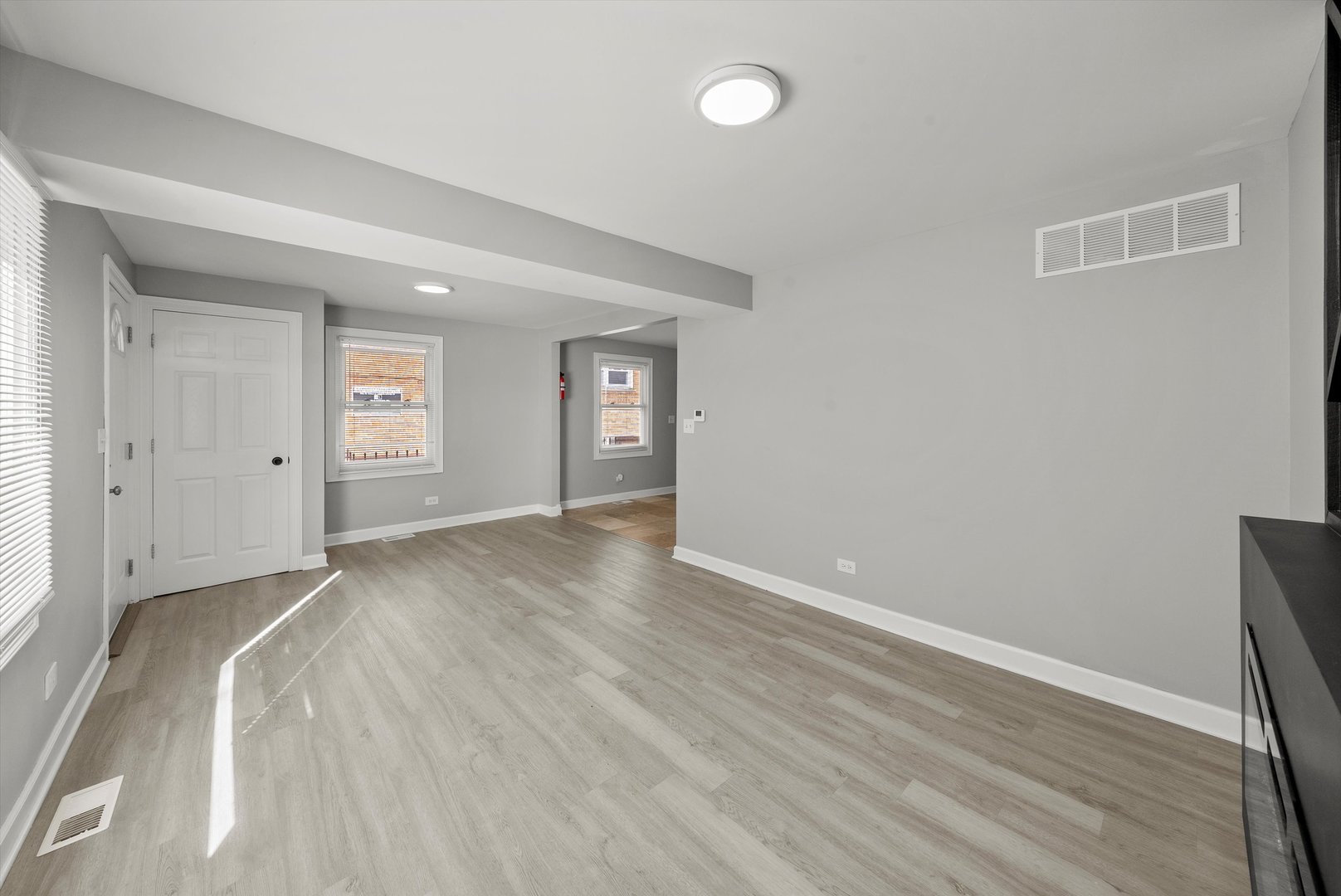6040 West 79th Street Burbank, IL 60459 - Photo 8 of 34