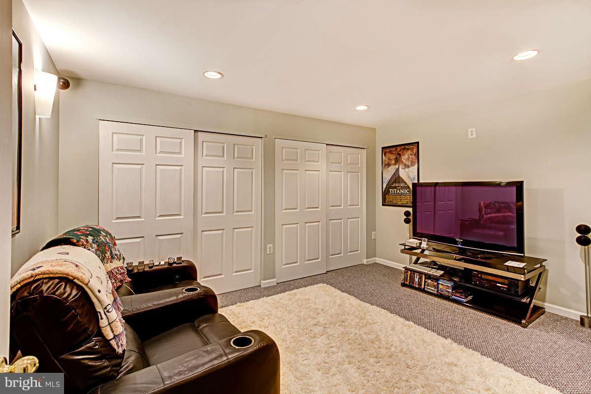 605 Sand Road Severn, MD 21144 - Photo 21 of 30 a living room with furniture