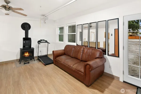 $799,950 | 6327 Polk Place, Everett, WA 98203