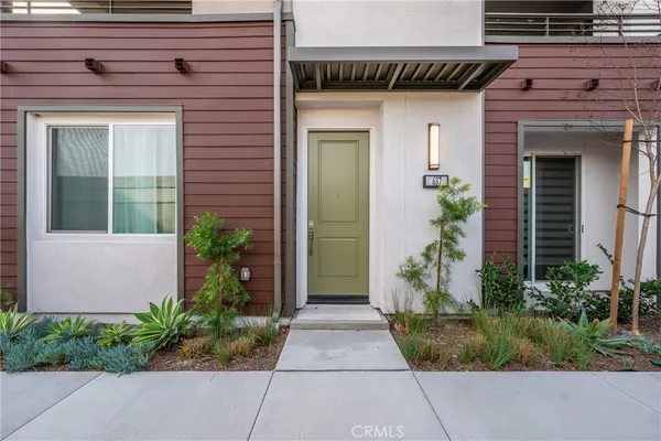 $6,000 | 637 South Lyon Street, Santa Ana, CA 92705