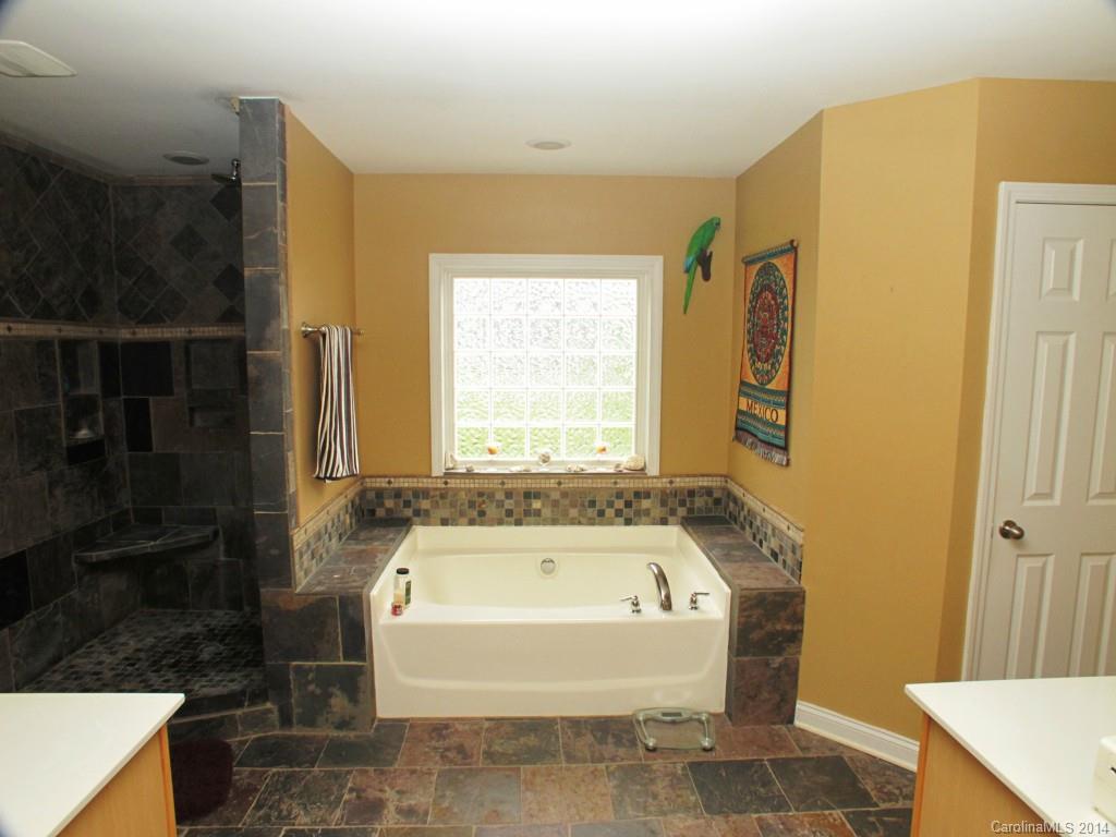 1936 Yaupon Road Charlotte, NC 28215 - Photo 14 of 21 Gallery Image 14