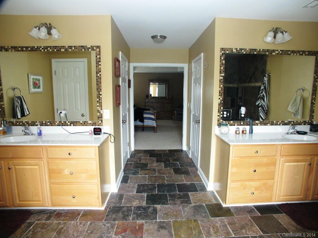1936 Yaupon Road Charlotte, NC 28215 - Photo 15 of 21 Gallery Image 15