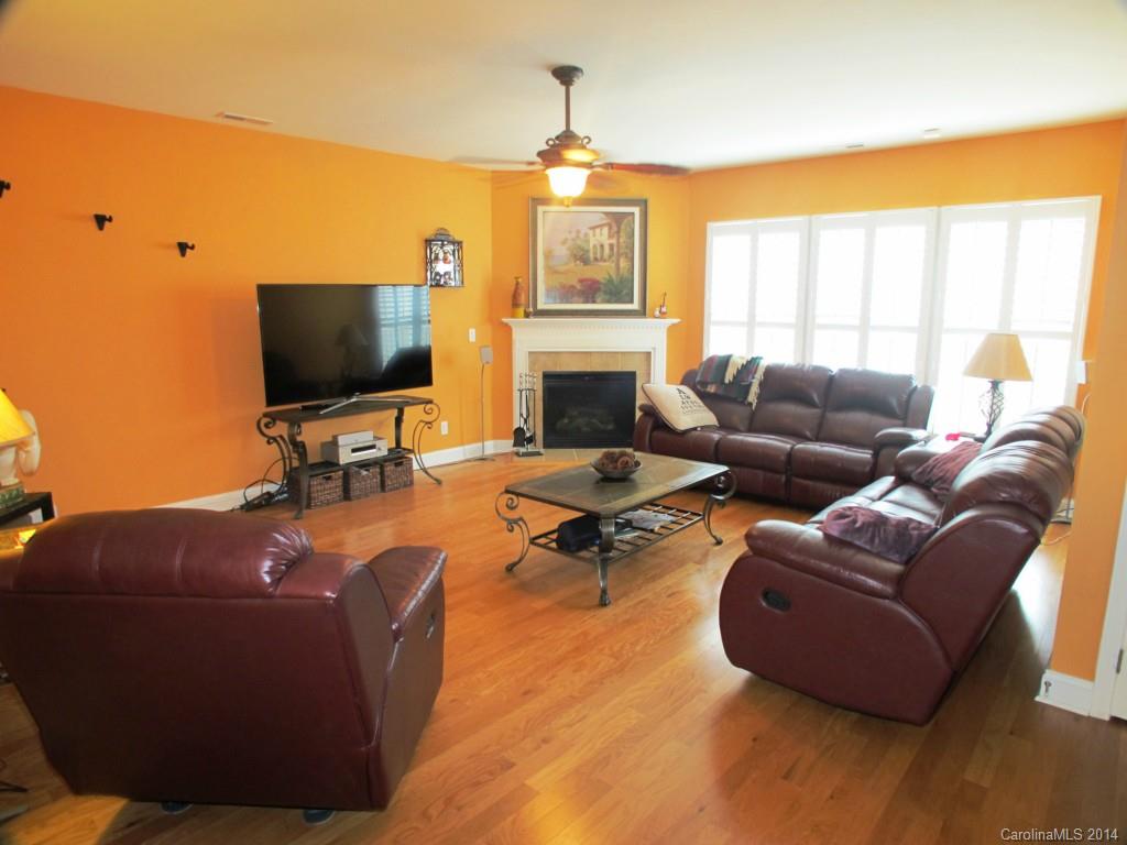 1936 Yaupon Road Charlotte, NC 28215 - Photo 7 of 21 Gallery Image 7