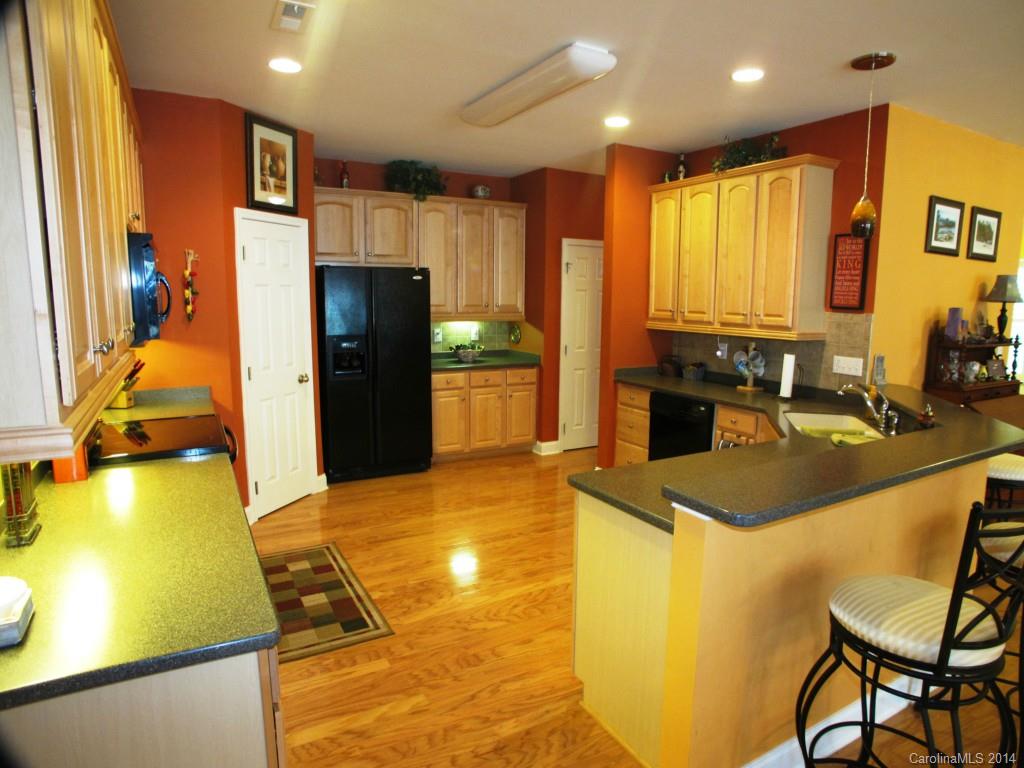 1936 Yaupon Road Charlotte, NC 28215 - Photo 9 of 21 Gallery Image 9