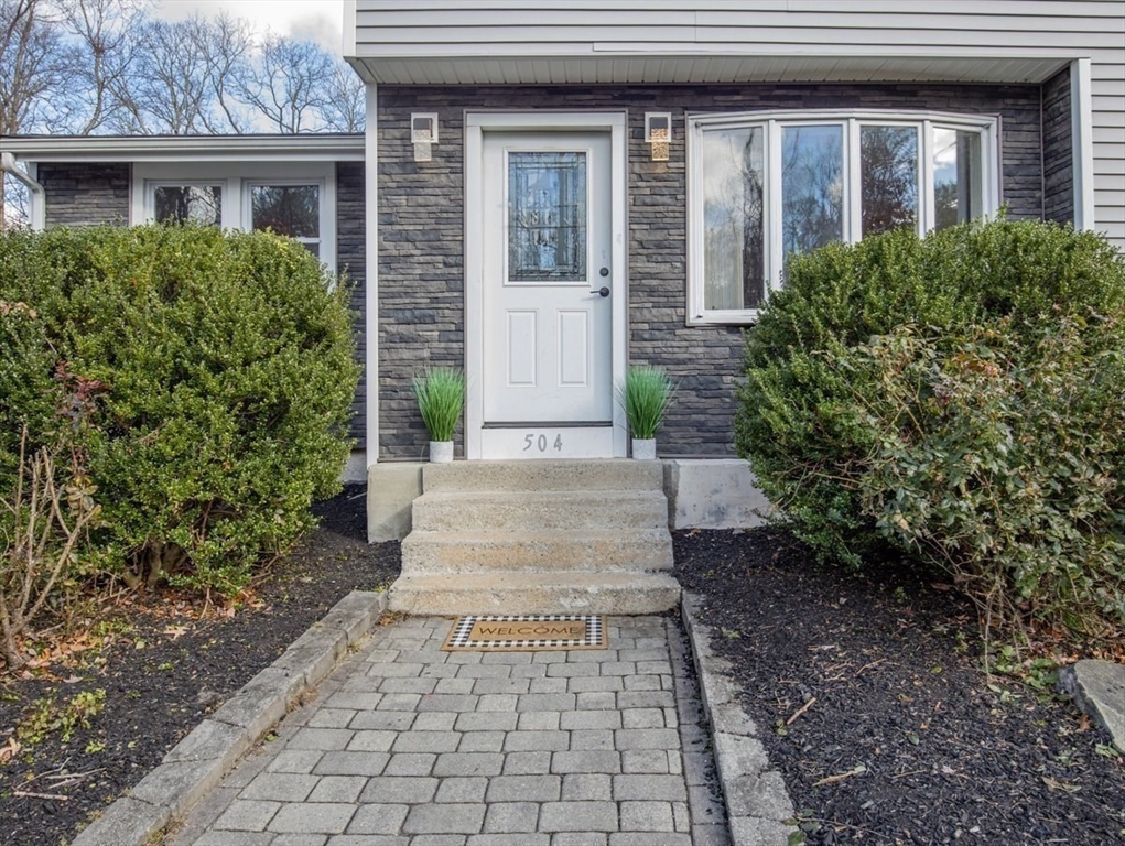 504 York Street Canton, MA 02021 - Photo 4 of 40 Gallery Image 4