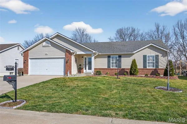 $245,000 | 35 Swaying Pine Lane, Winfield, MO 63389