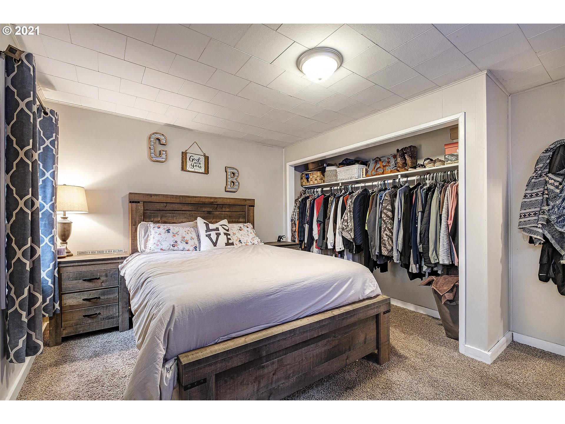 35520 Skogan Road Sandy, OR 97055 - Photo 13 of 25 a bedroom with a bed and a mirror