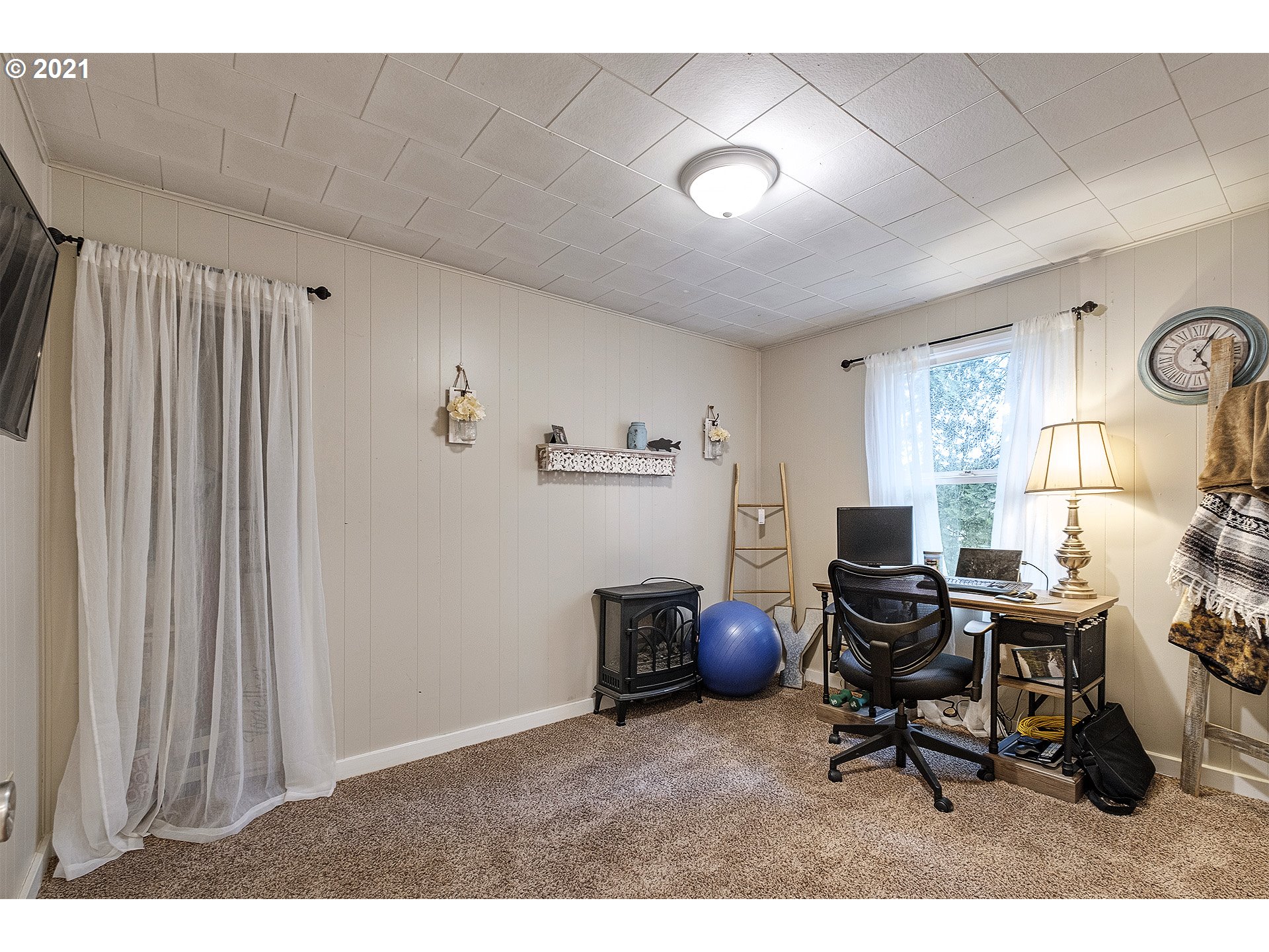 35520 Skogan Road Sandy, OR 97055 - Photo 14 of 25 a workspace with furniture and a window