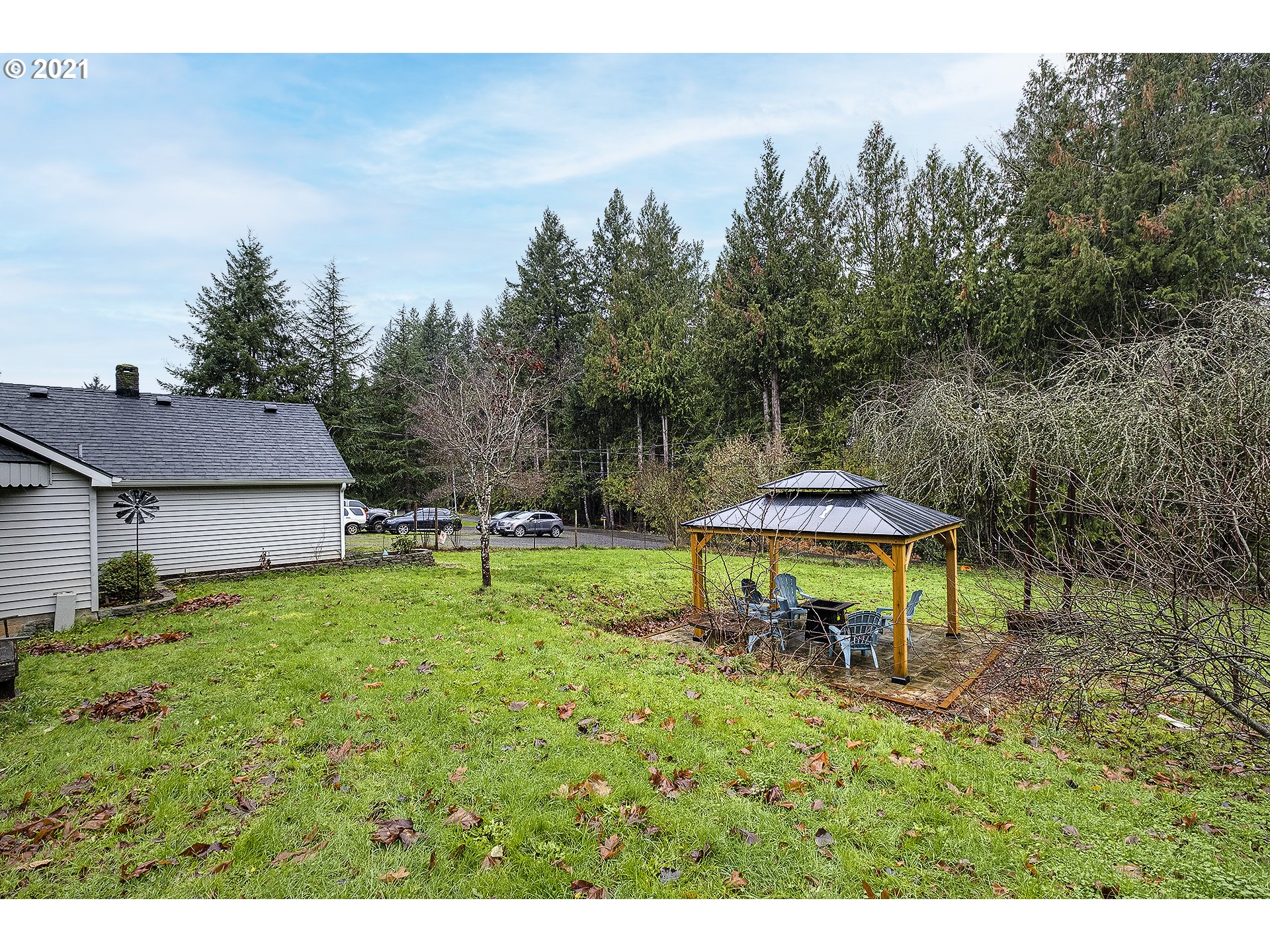 35520 Skogan Road Sandy, OR 97055 - Photo 20 of 25 a backyard of a house with table and chairs