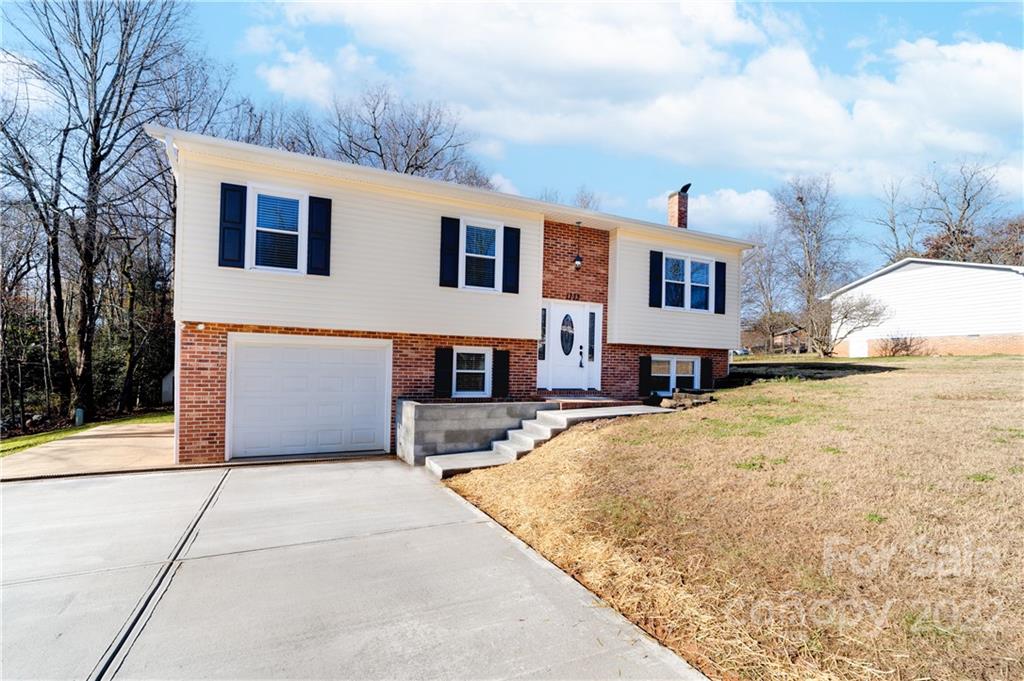 1733 Magnum Road Hickory, NC 28602 - Photo 2 of 29 Gallery Image 2
