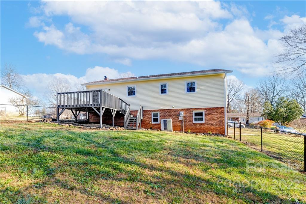 1733 Magnum Road Hickory, NC 28602 - Photo 3 of 29 Gallery Image 3