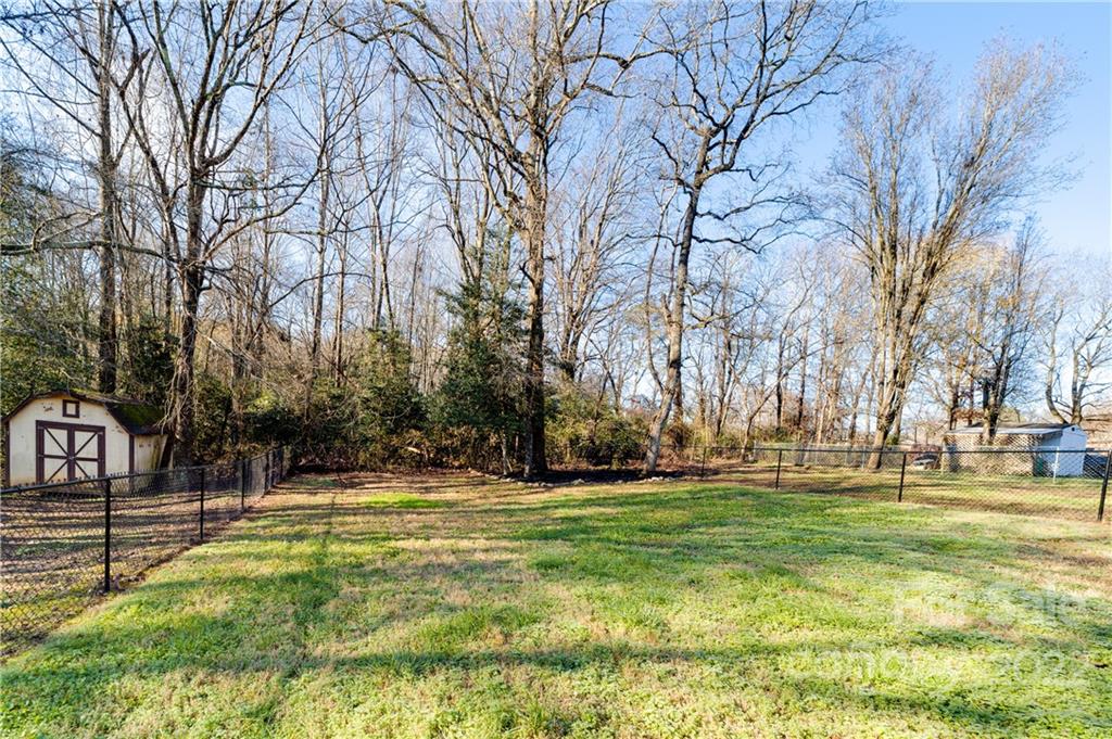 1733 Magnum Road Hickory, NC 28602 - Photo 4 of 29 Gallery Image 4