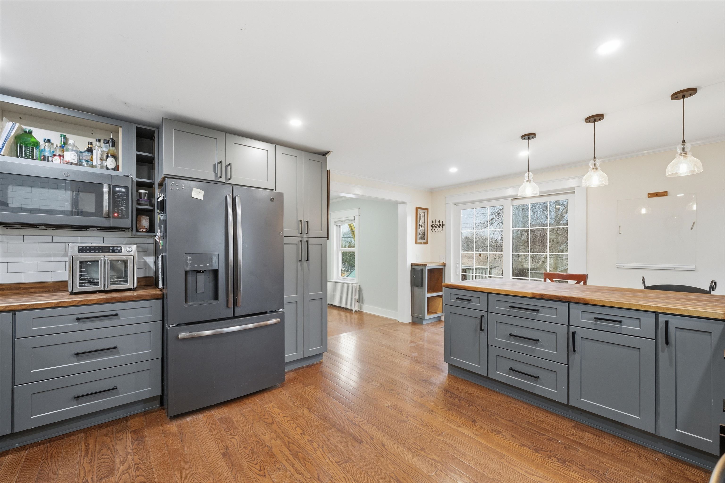 761 Amherst Street Manchester, NH 03104 - Photo 3 of 32