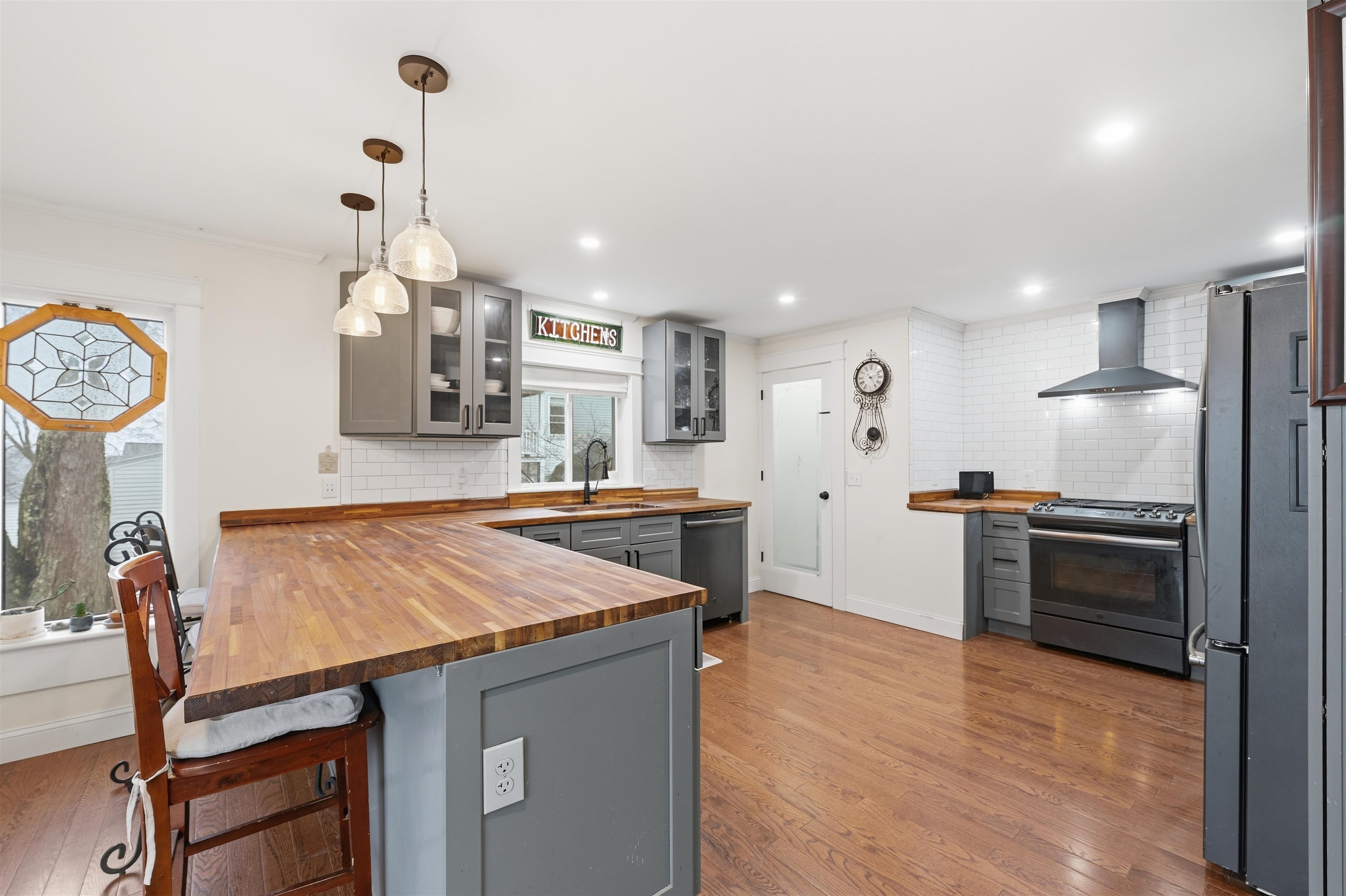 761 Amherst Street Manchester, NH 03104 - Photo 7 of 32