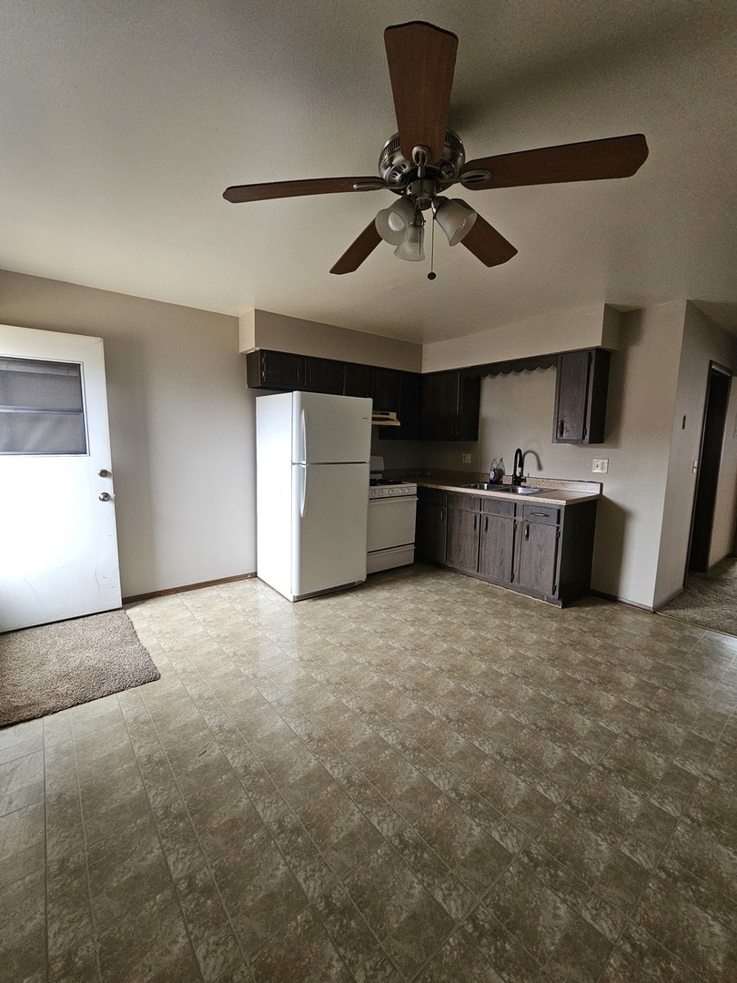 1450 Getzelman Drive, Unit 2E Elgin, IL 60123 - Photo 2 of 8