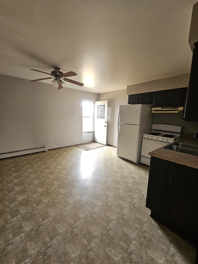 1450 Getzelman Drive, Unit 2E Elgin, IL 60123 - Photo 3 of 8