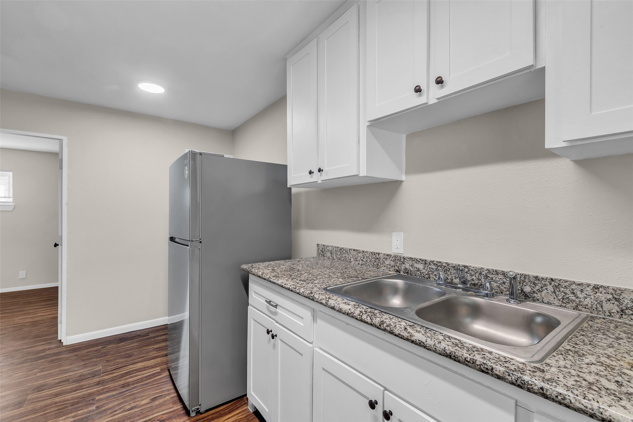 4706 Yellowstone Boulevard, Unit 4 Houston, TX 77021 - Photo 6 of 9 a kitchen with granite countertop a sink and refrigerator