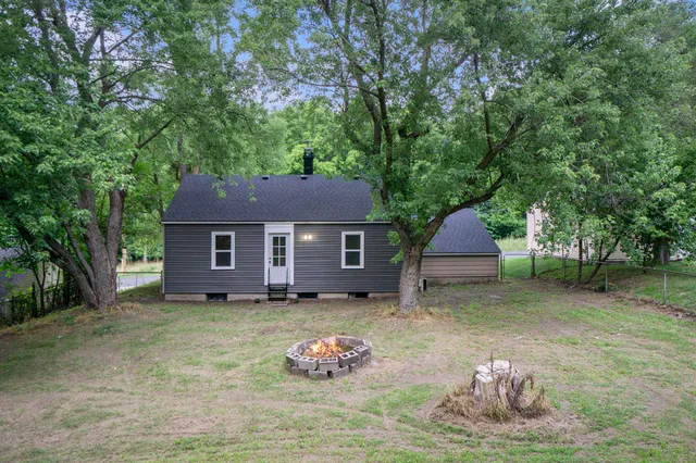 $220,000 | 1042 East Mosel Avenue, Kalamazoo, MI 49004