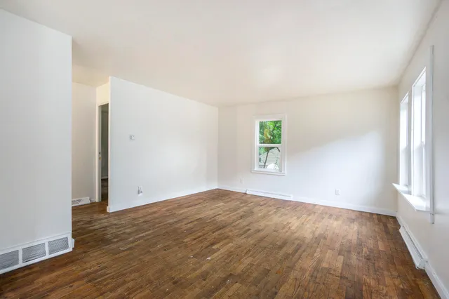 $220,000 | 1042 East Mosel Avenue, Kalamazoo, MI 49004