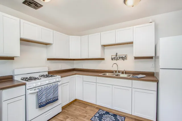 $220,000 | 1042 East Mosel Avenue, Kalamazoo, MI 49004