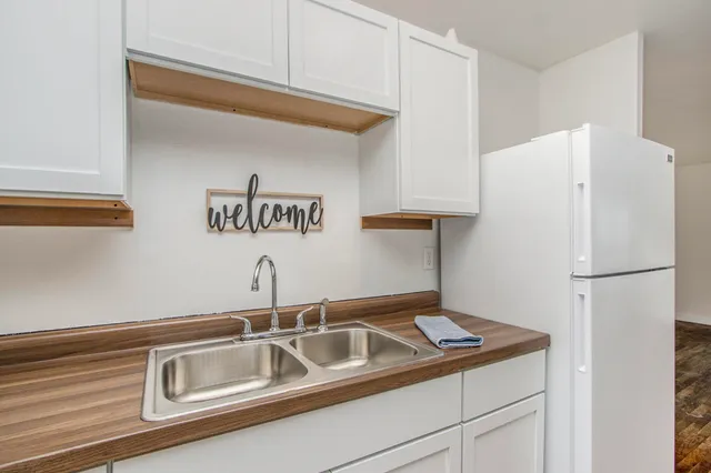 $220,000 | 1042 East Mosel Avenue, Kalamazoo, MI 49004